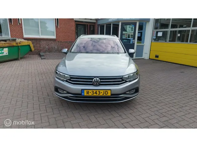 Volkswagen Passat Variant 1.5 TSI Business 2022 Benzine 8