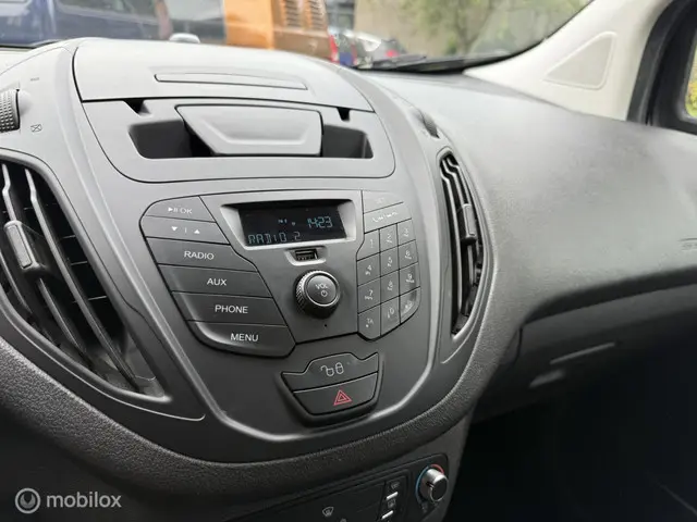 Ford Tourneo Courier Titanium 2016 Benzine 14