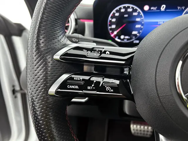 Mercedes-Benz CLA 180 AMG Line 2023 Hybride Benzine 18