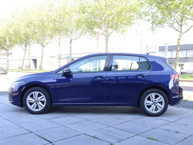 Volkswagen Golf 1.5 eTSI Life 2022 Benzine 2