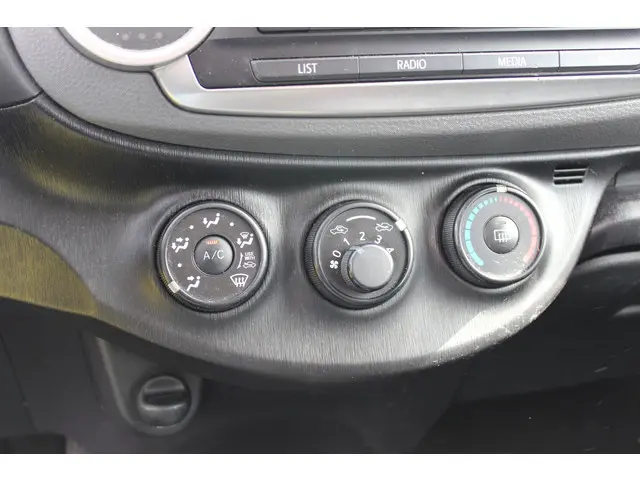 Toyota Yaris 1.0 VVT-i Aspiration, Airco! 2013 Benzine 14