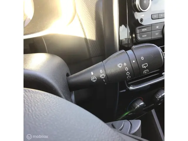 Renault Clio Estate 0.9 TCe Limited 2019 Benzine 19