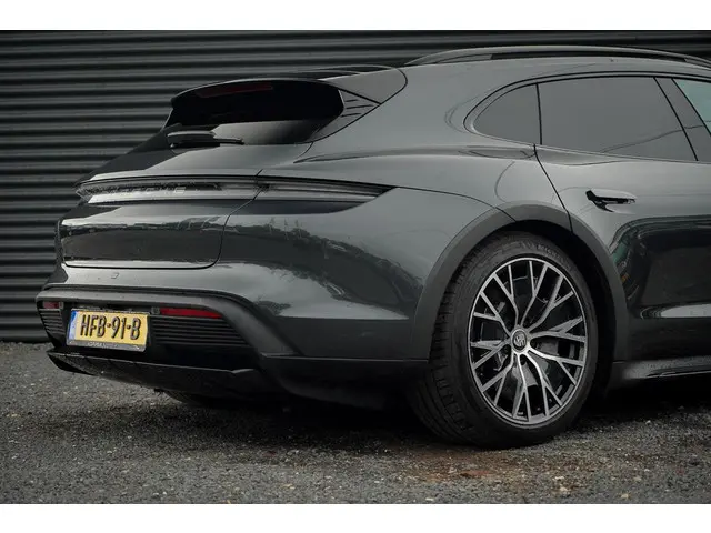 Porsche Taycan Cross Turismo 4 93 kWh 2021 Elektrisch 57
