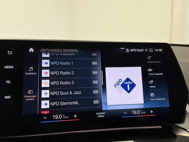 BMW X1 xDrive30e X-Line 2023 Hybride Benzine 24