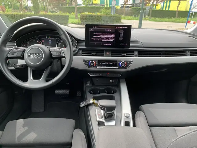 Audi A4 Avant 40 TFSI Business Edition 2020 Benzine 14