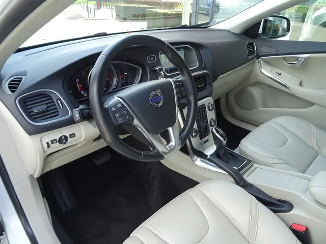 Volvo V40 1.5 T3 Ocean Race AUTOMAAT 2016 Benzine 25