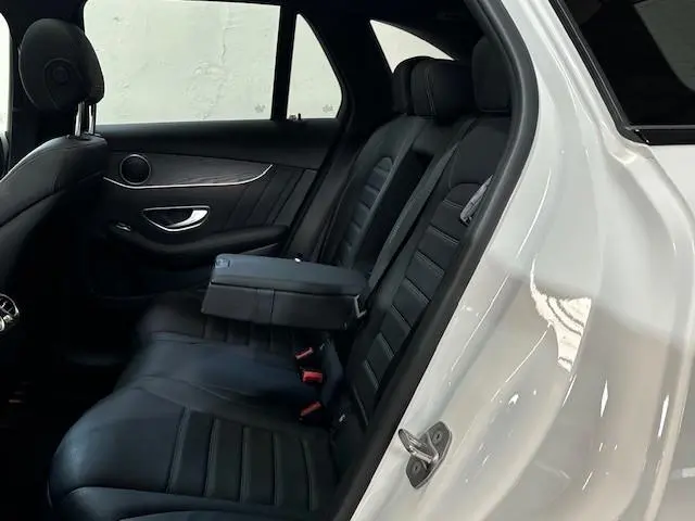 Mercedes-Benz GLC 250 4MATIC Premium Plus 2018 Benzine 30