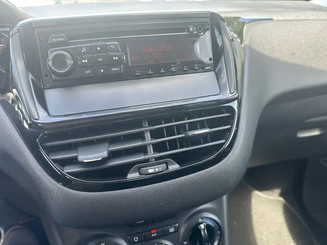 Peugeot 208 1.6 BlueHDi Access 2015 Diesel 6