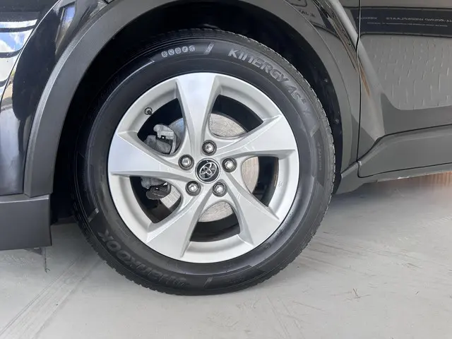 Toyota C-HR 2