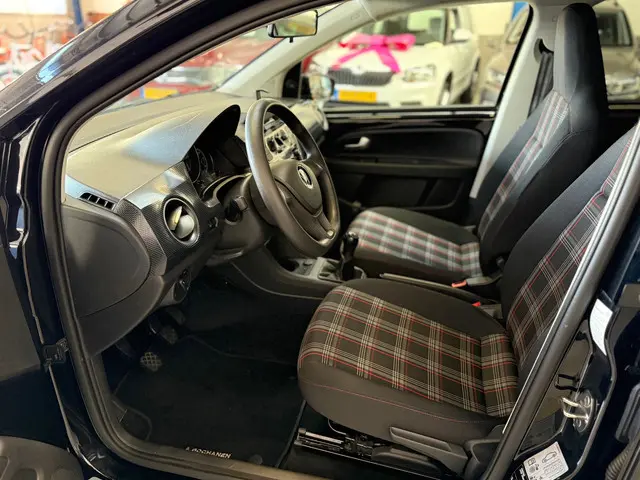 Volkswagen up! 1.0 2021 Benzine 6