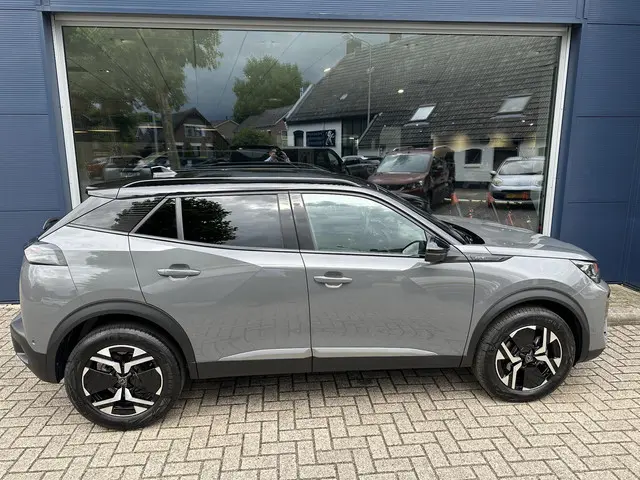 Peugeot 2008 1.2 Hybrid 145 GT 2025 Hybride Benzine 7