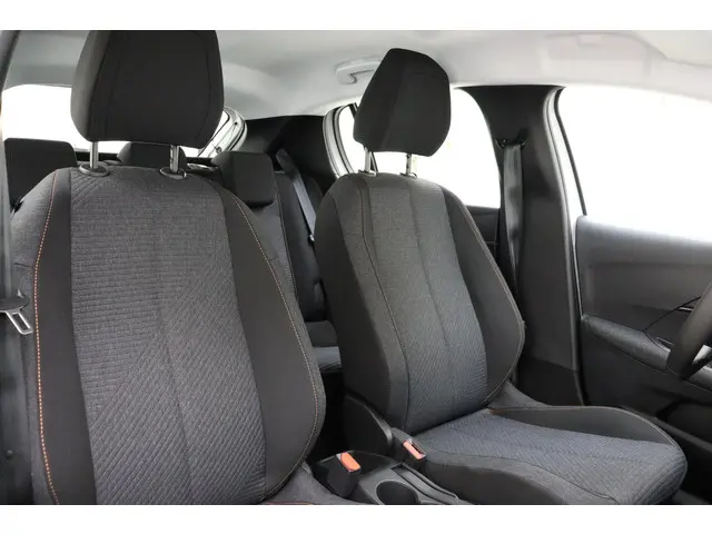 Peugeot 208 1.2 Hybrid e-DCS6 Style 2025 Hybride Benzine