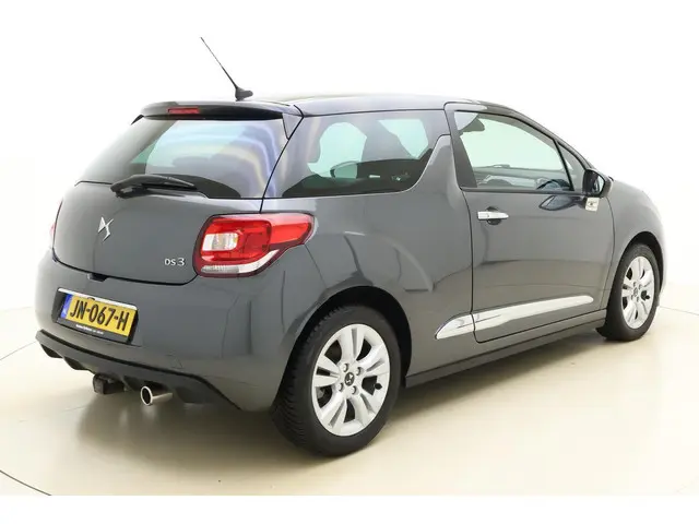 DS DS 3 1.2 PureTech 110pk So Red 2015 Benzine 2