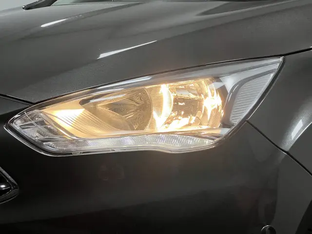 Ford C-MAX 1.5 Titanium 2018 Benzine 44