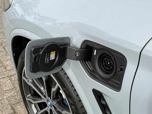 BMW X3 xDrive30e 2022 Hybride Benzine 11