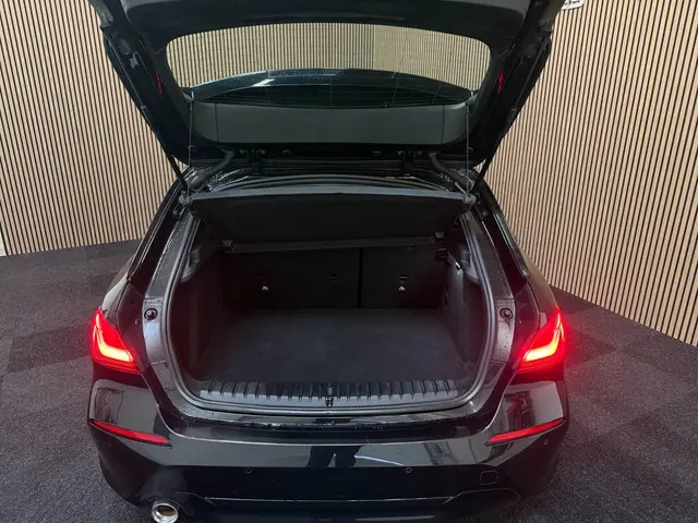 BMW 1 Serie 116i High Executive 2021 Benzine 12