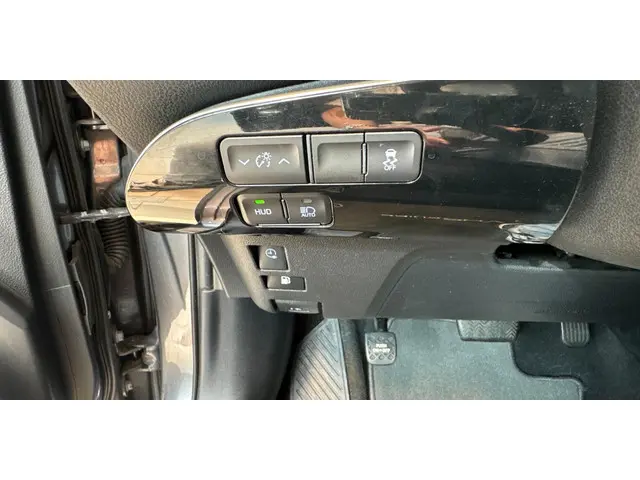 Toyota Prius 1.8 Plug-in Executive 2019 Hybride Benzine 19
