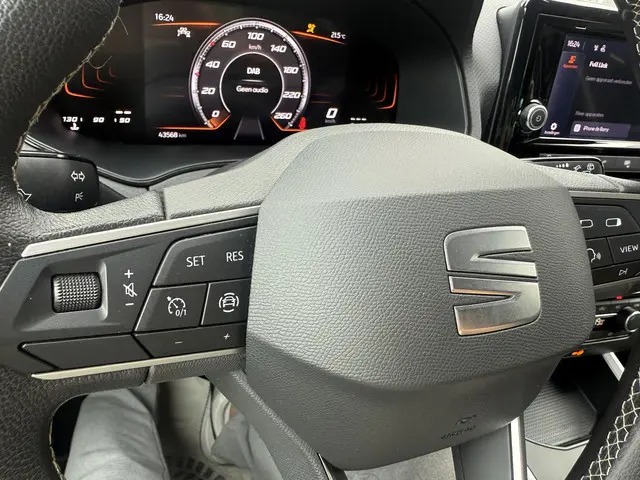 SEAT Arona 1.0 TSI Xperience 2023 Benzine 18