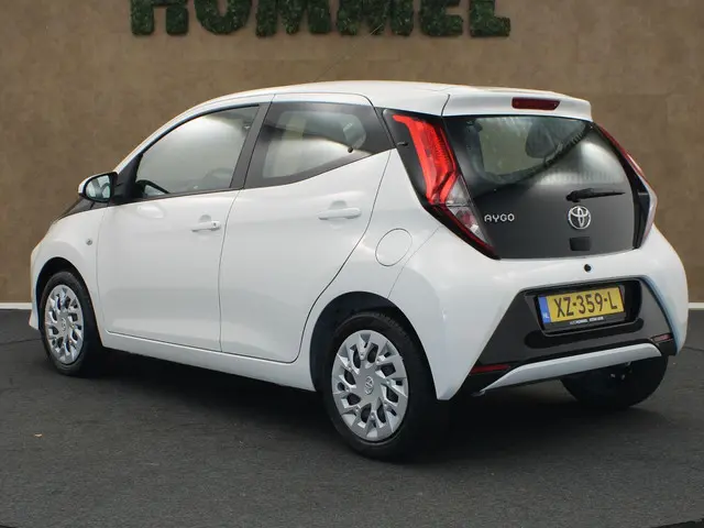Toyota Aygo 1.0 VVT-i x-play 2019 Benzine 11