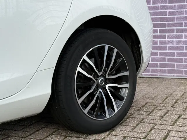 Volvo V40 T2 POLAR + AUTOMAAT 2019 Benzine 9