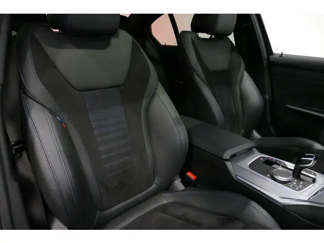 BMW 3 Serie 330e xDrive M Sport 2021 Hybride Benzine 30