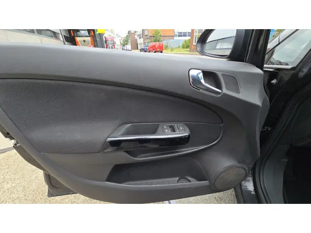 Opel Corsa 1.2-16V Berlin 2014 Benzine 15