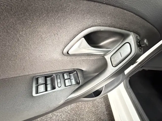 Volkswagen Polo 1.2 TSI BlueMotion Edition 2013 Benzine 24