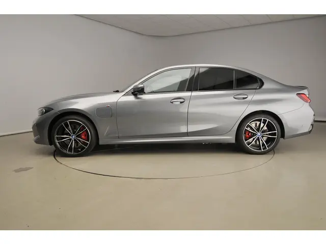 BMW 3 Serie Sedan 320e 2025 Hybride Benzine 2