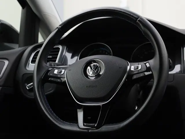 Volkswagen e-Golf E-DITION 100kW/136PK 2020 Elektrisch 32