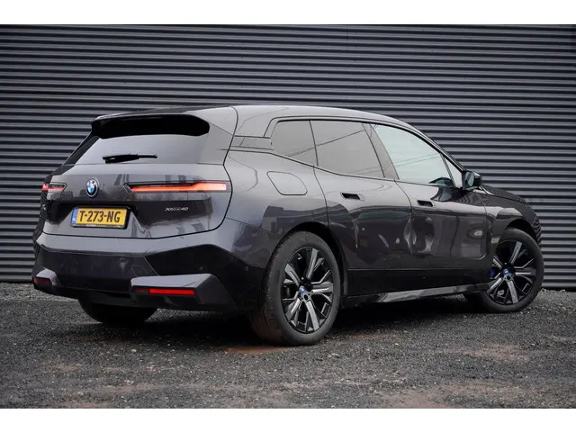 BMW iX xDrive40 Excellence 77 kWh 2022 Elektrisch 3