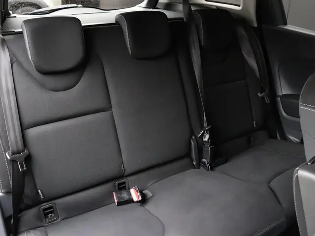 Renault Clio Estate 0.9 TCe Limited 2018 Benzine 12