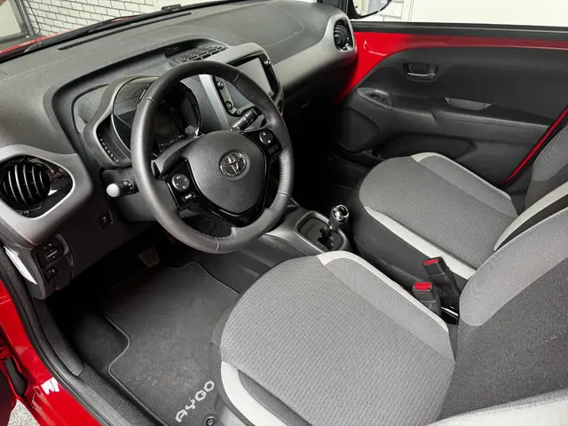 Toyota Aygo 1.0 VVT-i x-play automaat 2021 Benzine 10