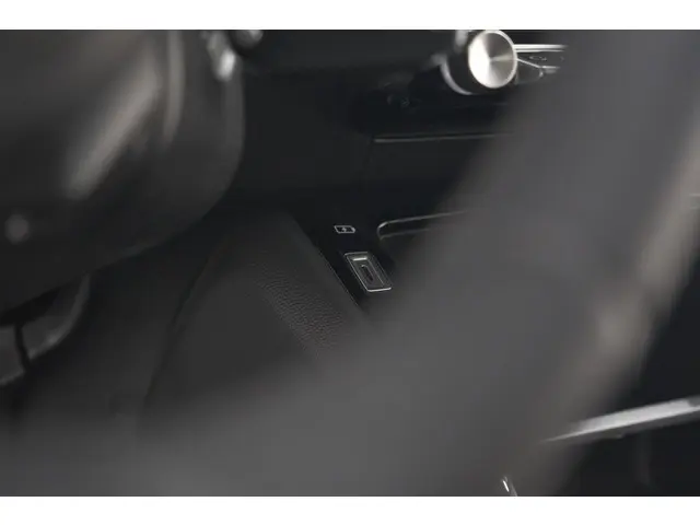 Peugeot 208 PureTech 100 EAT8 Active Pack 2023 Benzine 42