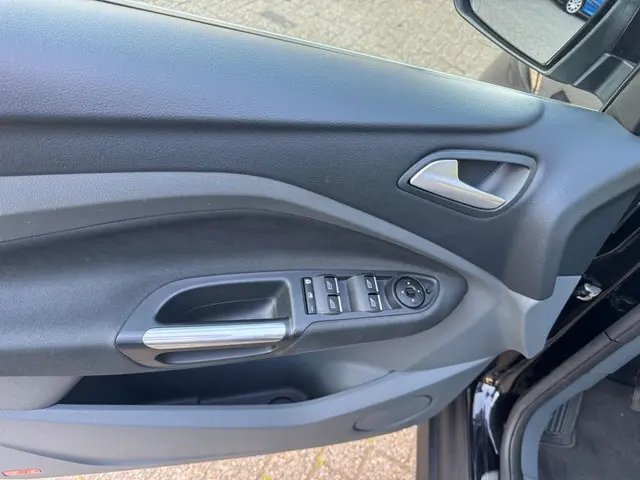 Ford C-MAX 1.0 Titanium Edition 2015 Benzine 9