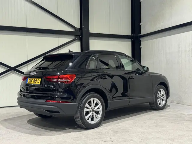 Audi Q3 45 TFSI e Business 2022 Hybride Benzine 3