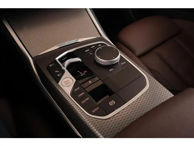 BMW 3 Serie Sedan 330e 2023 Hybride Benzine 25