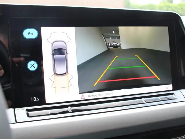 Volkswagen Golf 1.0 eTSI Life Business 2023 Benzine 3