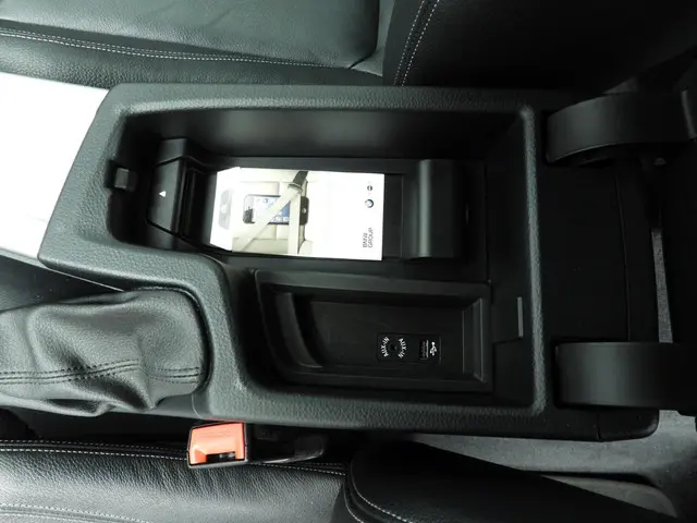 BMW 3 Serie Gran Turismo 320i 2017 Benzine 24
