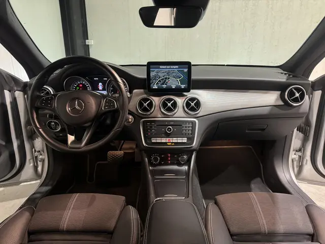 Mercedes-Benz CLA Shooting Brake 180 Urban 2017 Benzine 3