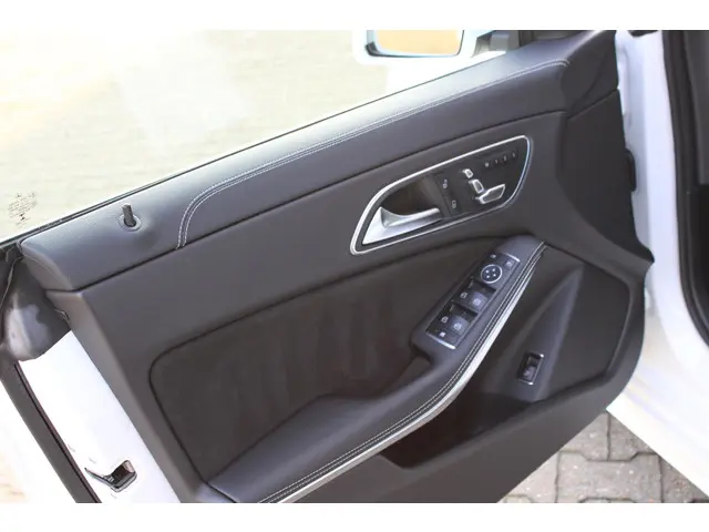 Mercedes-Benz CLA 180 AMG 2018 Benzine 15