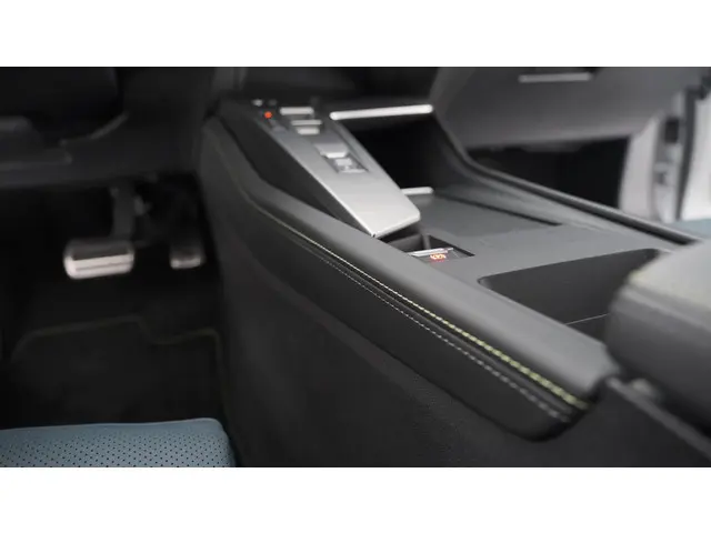 Peugeot 308 PureTech 130 GT Pack Business 2022 Benzine 47