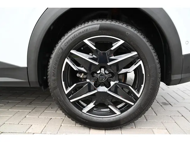 Peugeot 3008 1.2 Hybrid 136 Allure 2024 Hybride Benzine 12