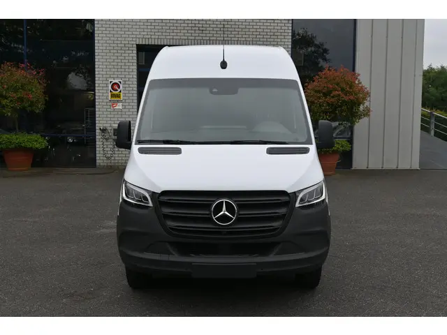 Mercedes-Benz Sprinter 2