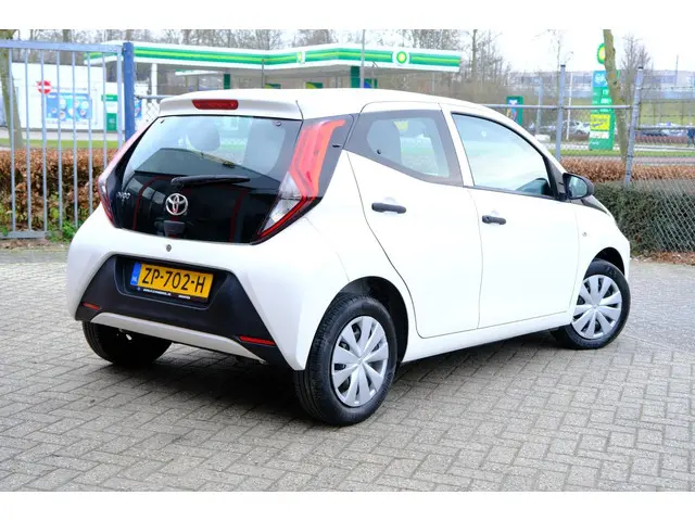 Toyota Aygo 1.0 VVT-i x 5-drs LED-dagrij 2019 Benzine 3