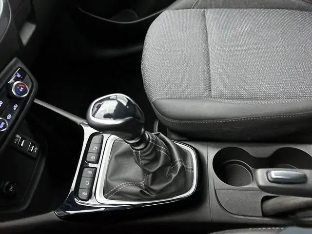 Opel Crossland 1.2 Turbo Elegance 2024 Benzine 23