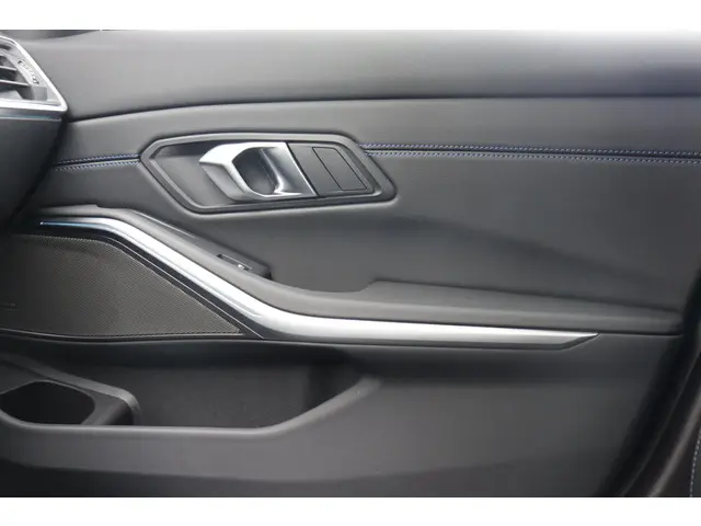 BMW 3 Serie 320e 2025 Hybride Benzine 35