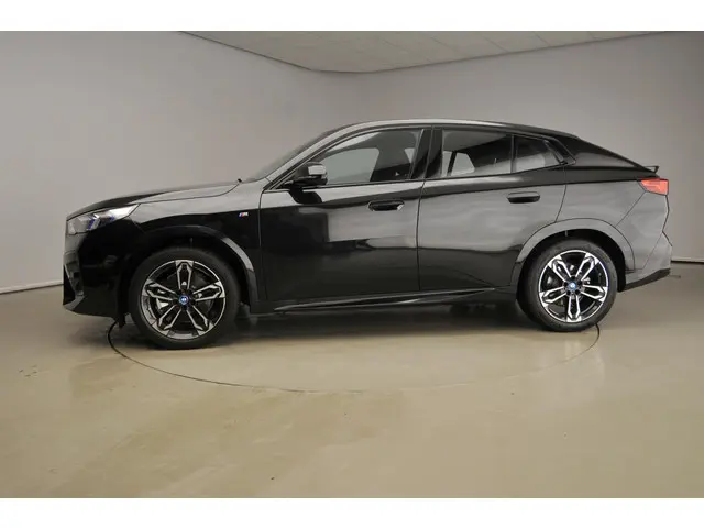 BMW iX2 xDrive30 2024 Elektrisch 2