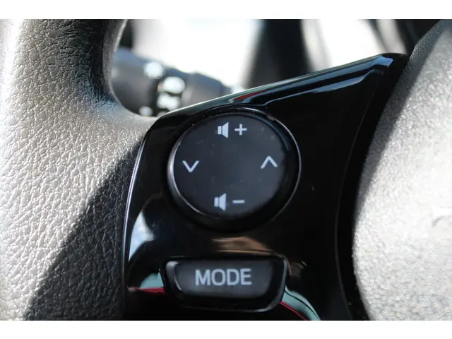 Peugeot 108 1.0 e-VTi Active PACK PREMIUM 2016 Benzine 10