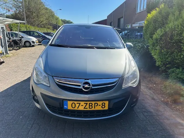 Opel Corsa 1.4-16V Cosmo 2012 Benzine 10