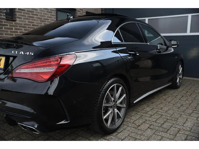 Mercedes-Benz CLA AMG 45 4MATIC 2017 Benzine 38